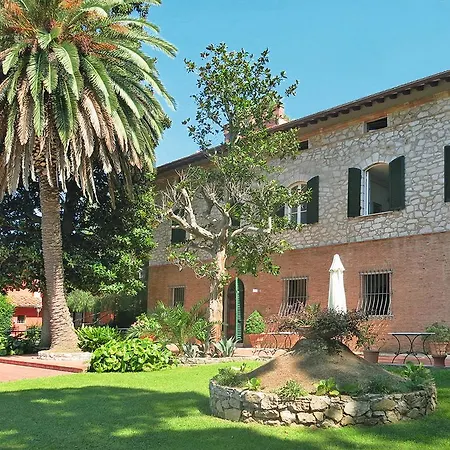 Borgo Degli Aranci Aparthotel 3*